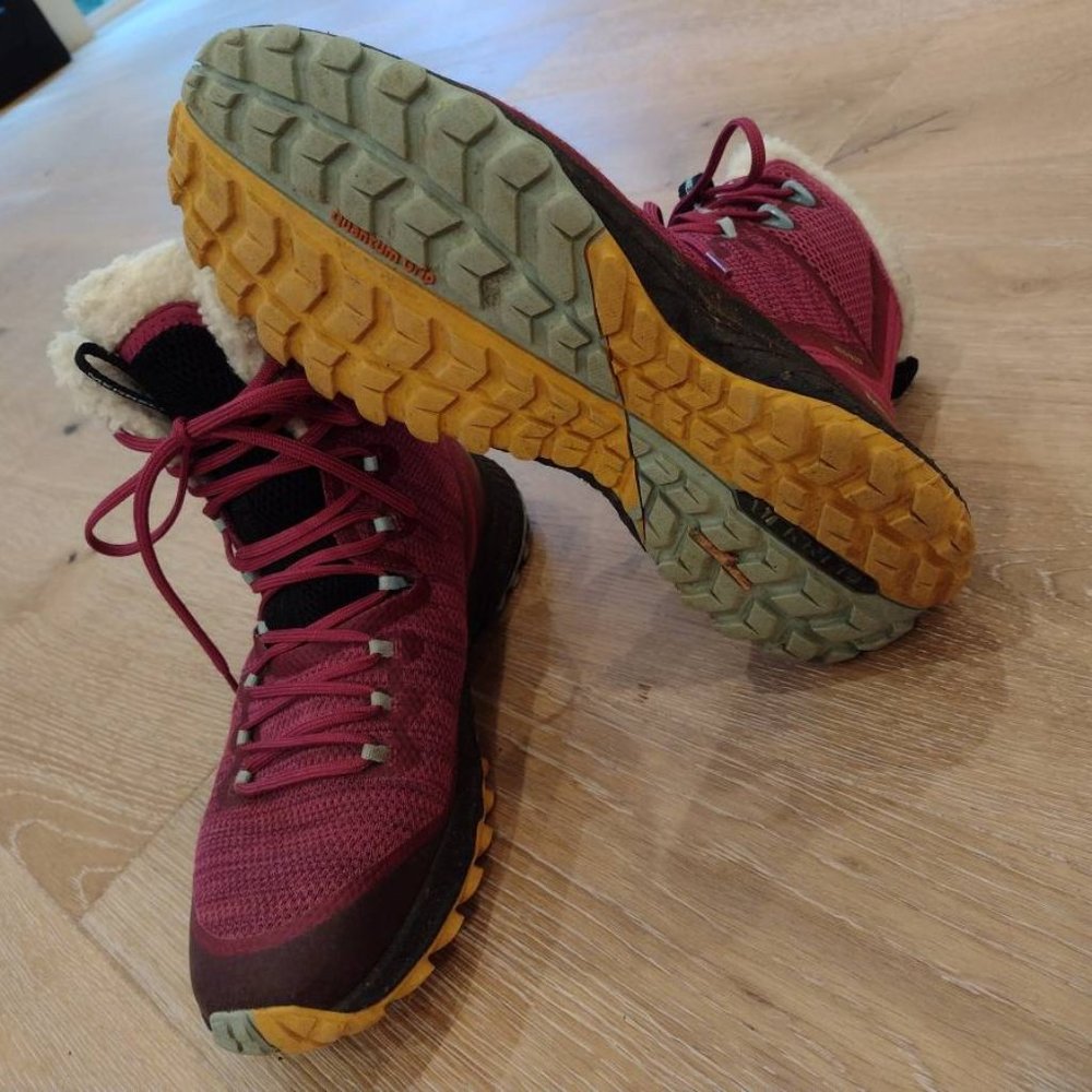 Womans Merrell Hiking Boots - fuchsia\pink size 10.5 - Picture 2 of 2
